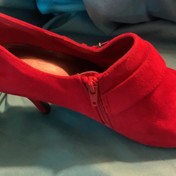 Beautiful red suede shoes/booties - Picture 3 of 5
